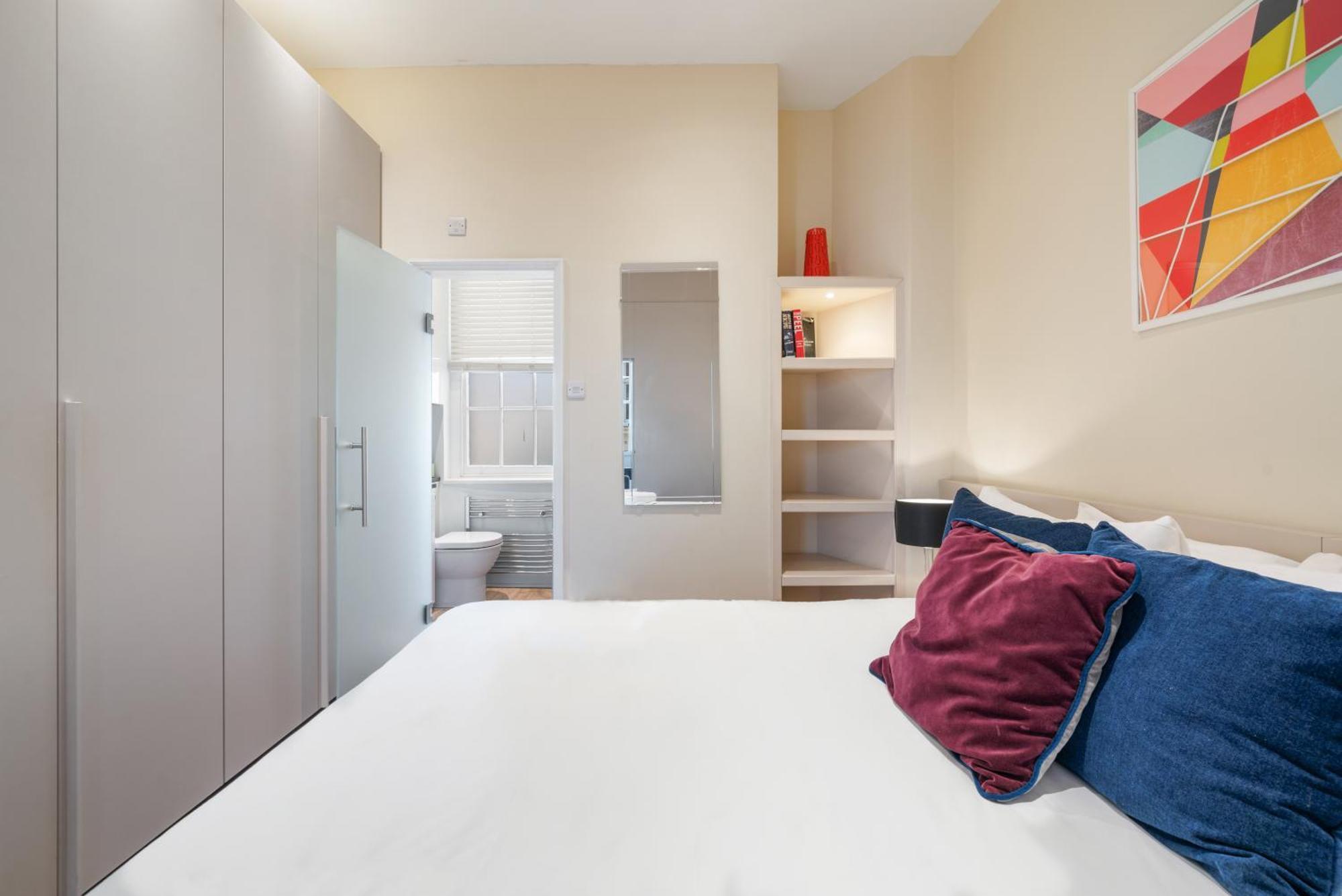 Superb One Bedroom Apartment In Soho Лондон Экстерьер фото