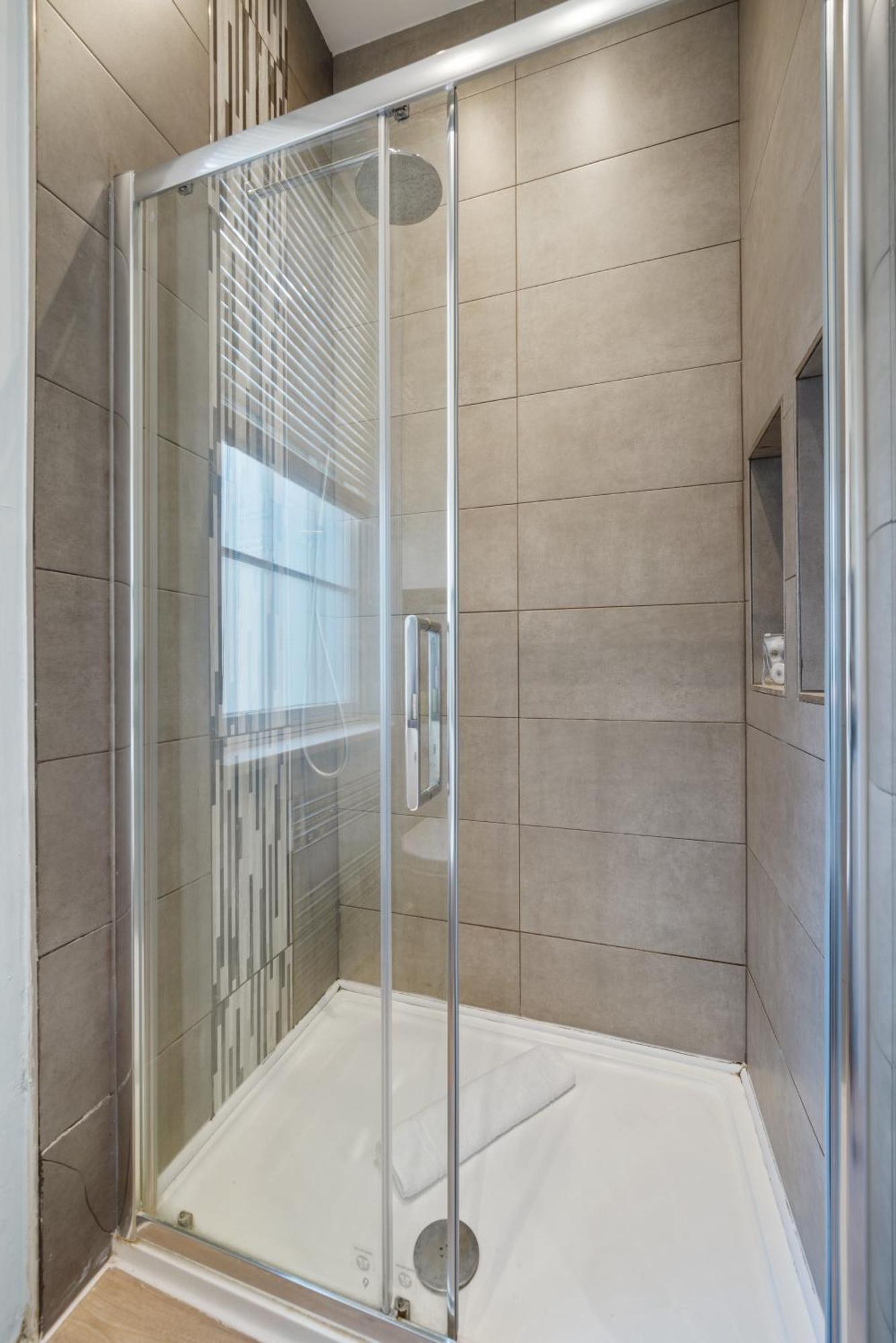 Superb One Bedroom Apartment In Soho Лондон Экстерьер фото