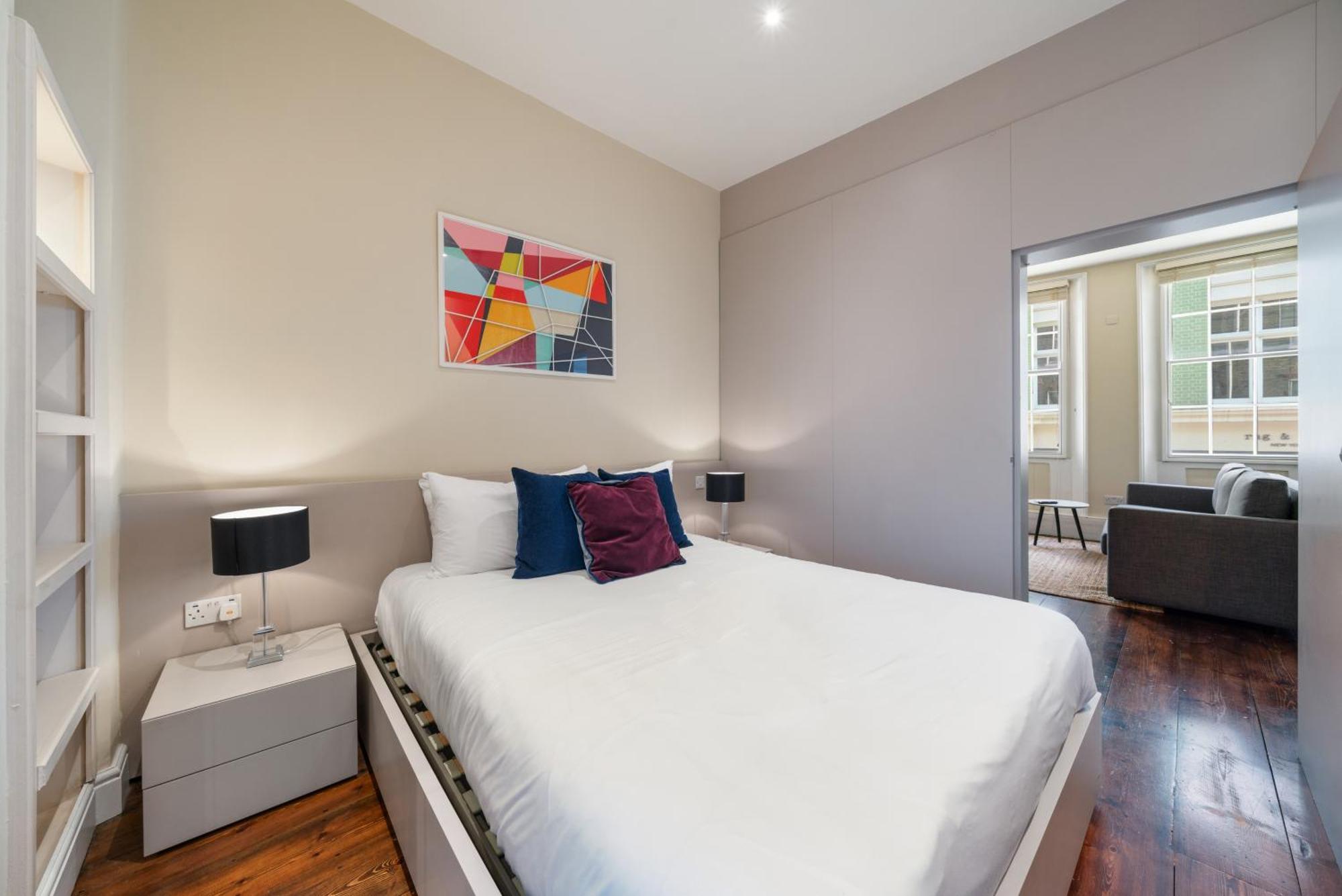 Superb One Bedroom Apartment In Soho Лондон Экстерьер фото