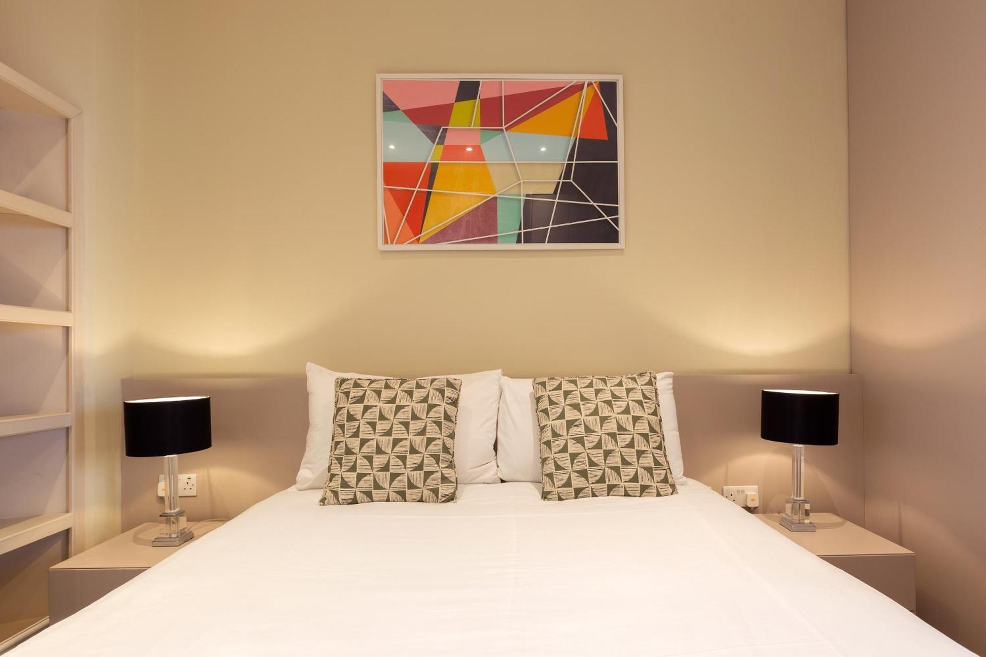 Superb One Bedroom Apartment In Soho Лондон Экстерьер фото