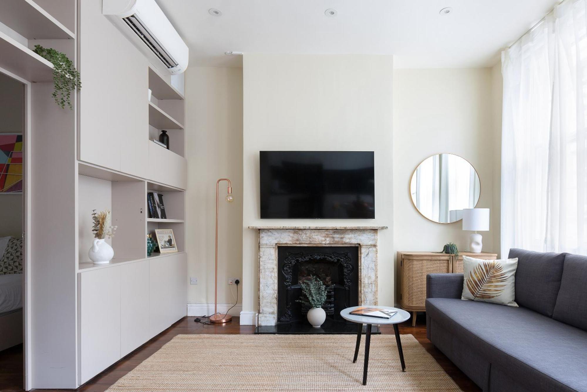 Superb One Bedroom Apartment In Soho Лондон Экстерьер фото