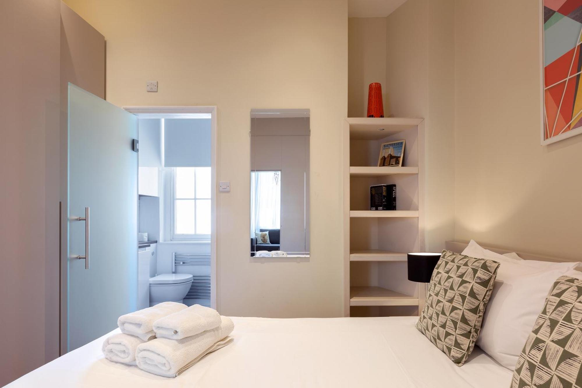 Superb One Bedroom Apartment In Soho Лондон Экстерьер фото