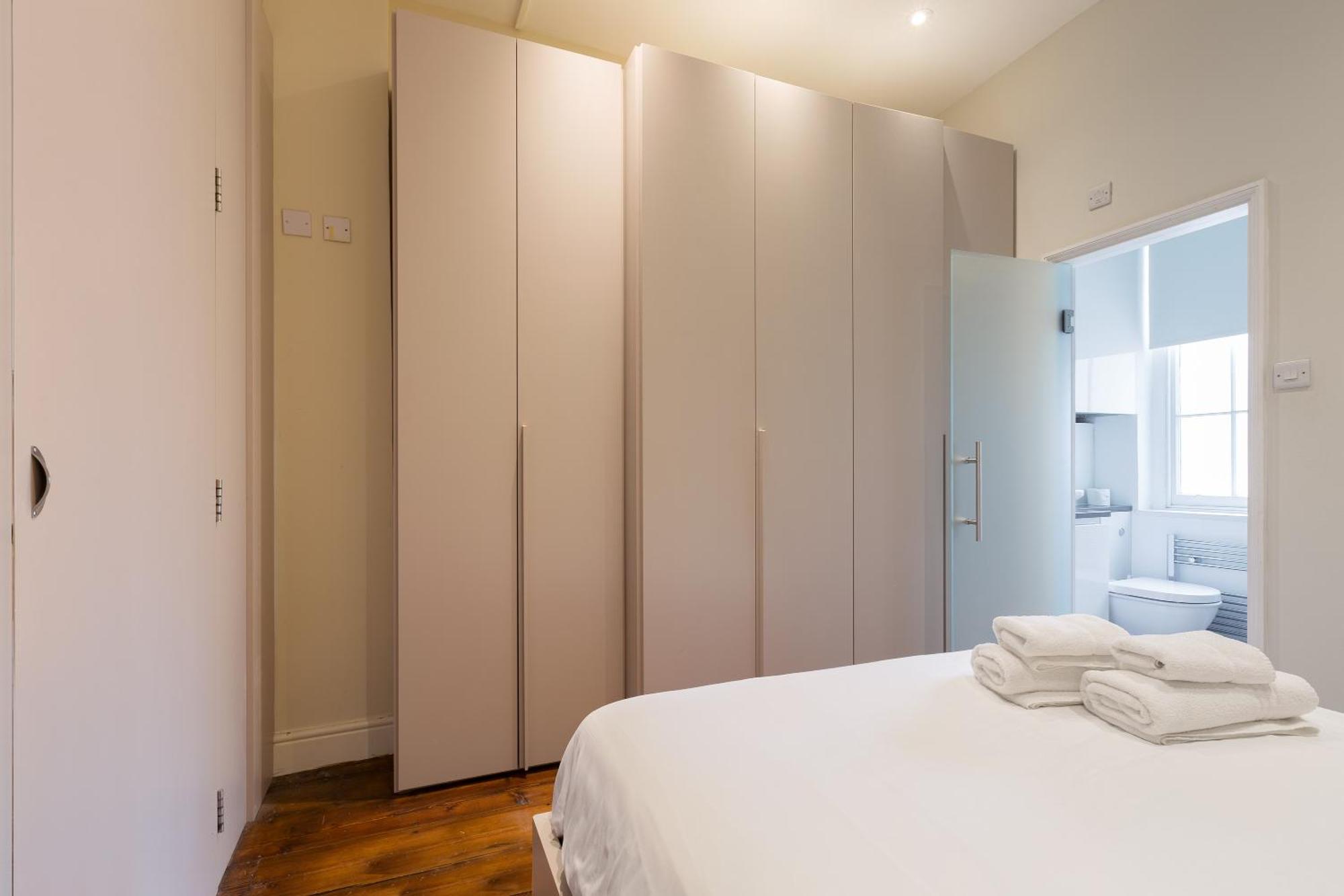 Superb One Bedroom Apartment In Soho Лондон Экстерьер фото